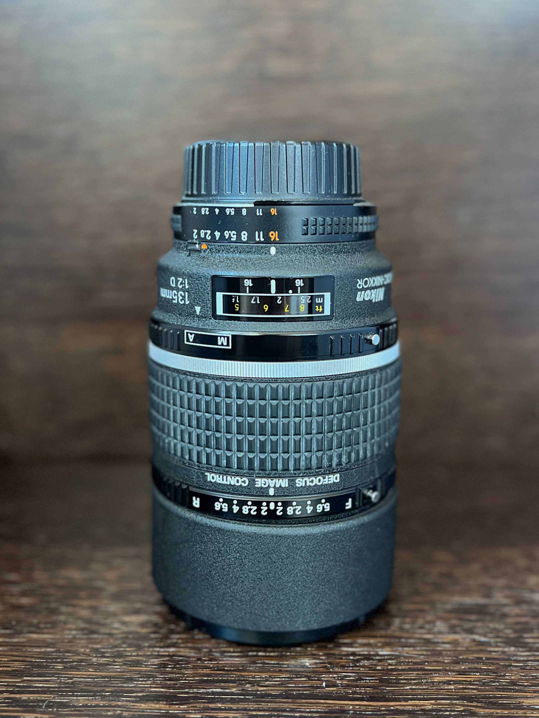 Obiectiv Nikon 135 mm f2 DC