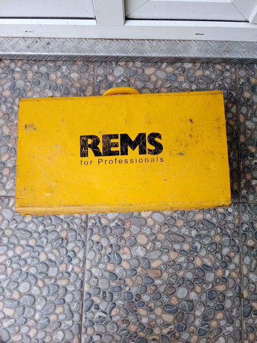 Presa sertizare REMS 22v