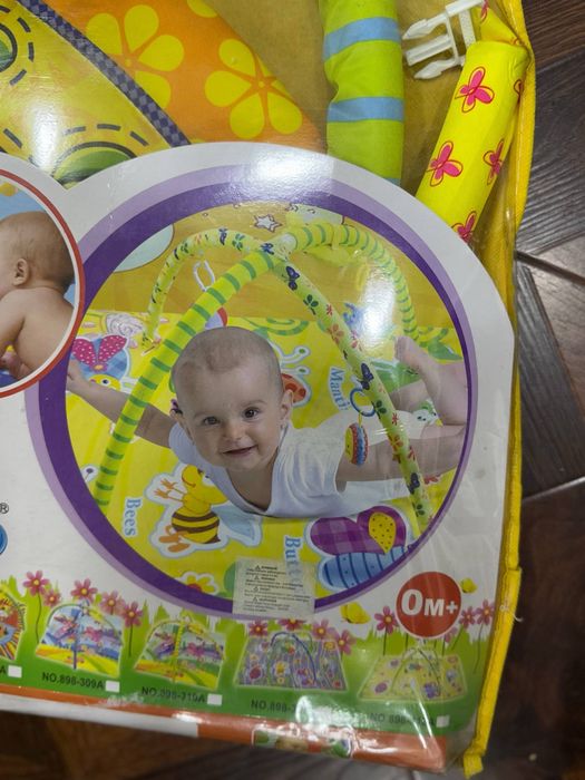 Детский развивающий коврик с дугами и подвесными игрушками
