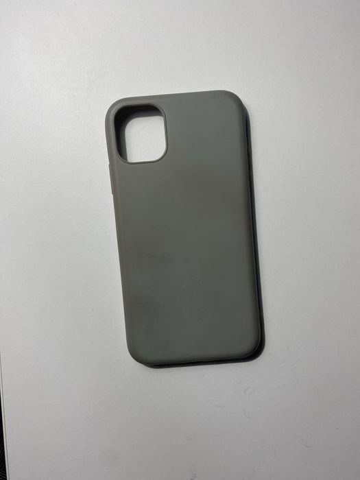 Iphone 11 Negru ; 128 GB + 3 huse in stare foarte bună