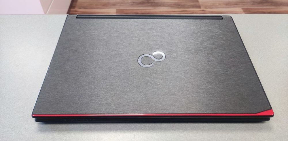 VÂNZARE URGENTĂ! Laptop Fujitsu E547 i5 (Gen. 7), 8GB RAM, 256GB SSD +