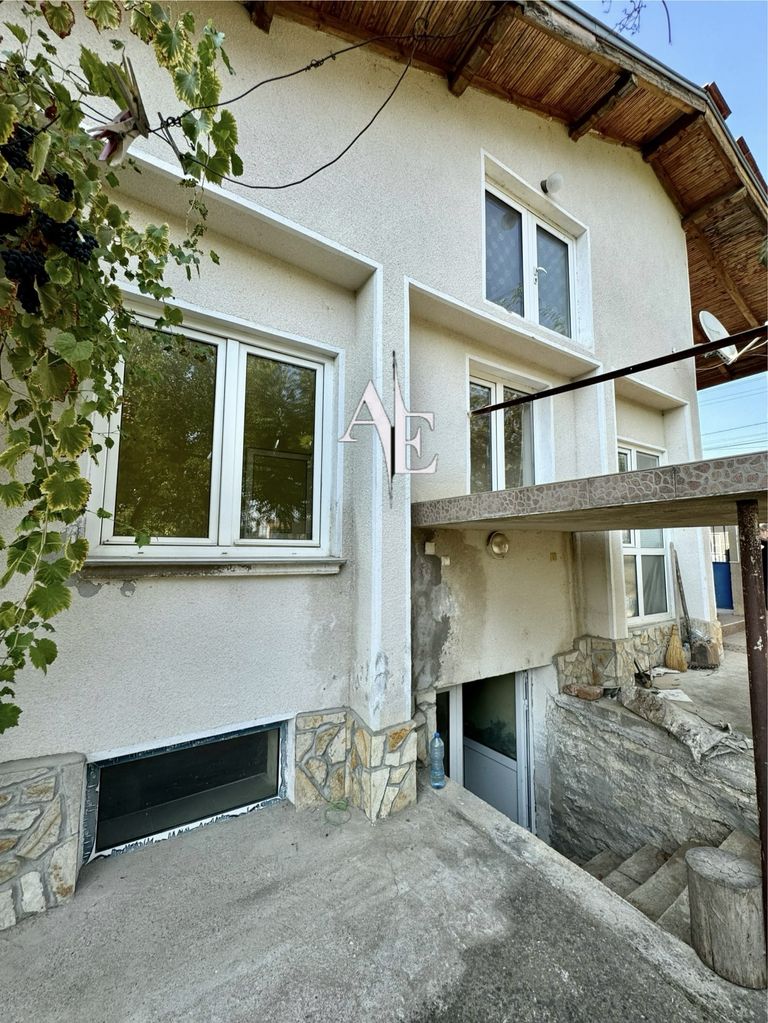 Продава се Къща в Угърчин - 269 кв.м за 181 €/кв.м - Снимка #3