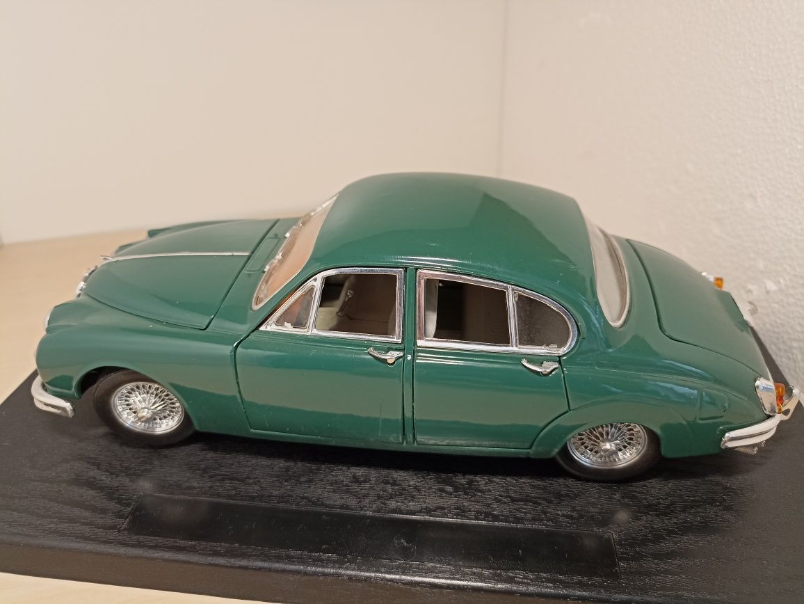 Jaguar MarkII 1959 macheta auto la scara 1/18, maisto