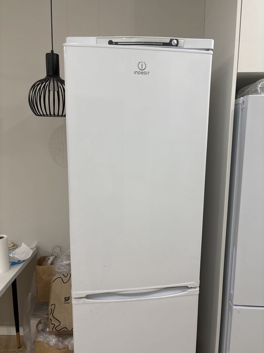 Indesit холодильник