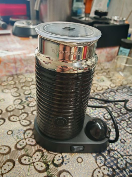 NespressoAeroccino și spumator de lapte.