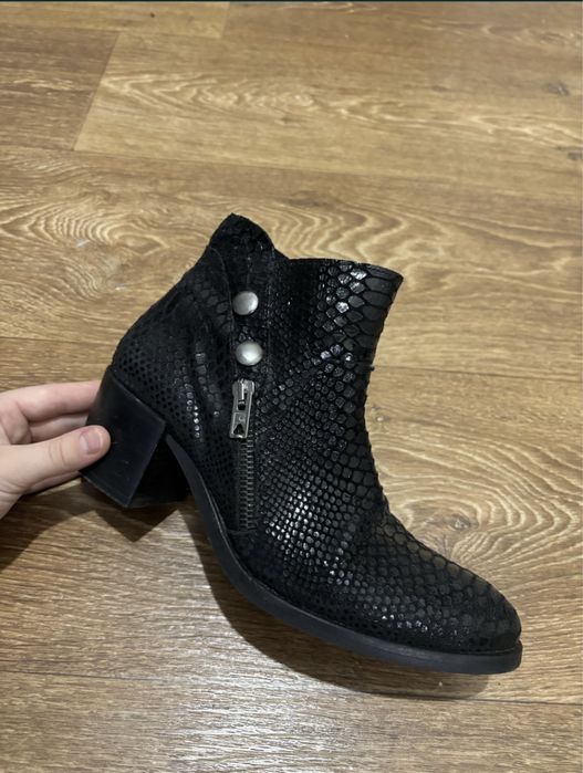 Продам кожанные сапожки, казачки 36 размер