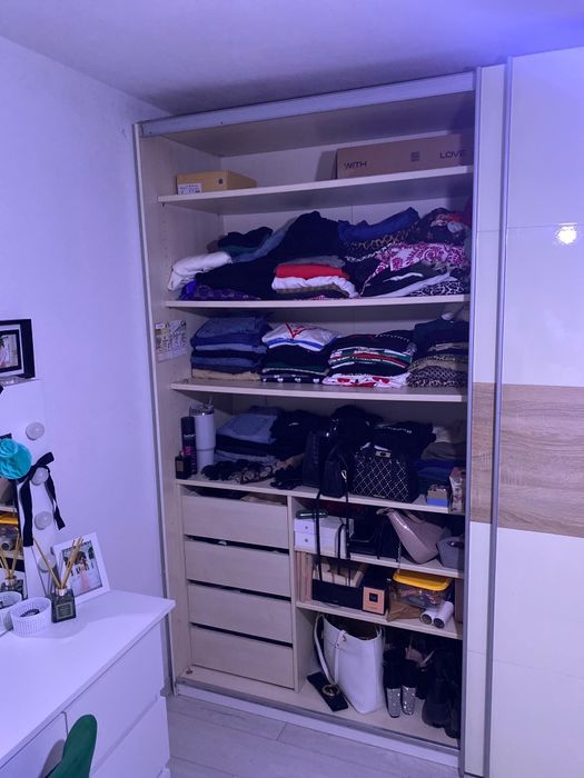 Vând dulap cu uși glisante