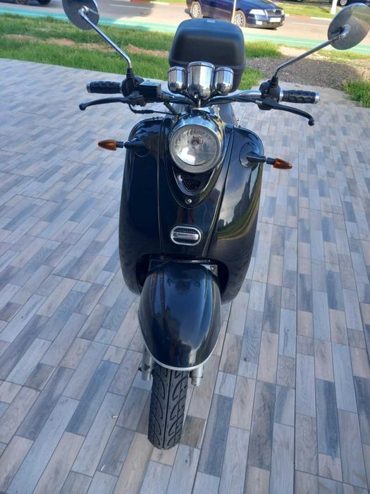 Scuter nova motors retro motor 49 an 2010 km 3900 cu portbagaj inclus