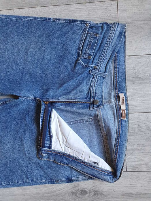 Blugi Pioneer "Rando" - Marime W42 L30 (Talie 107 cm)