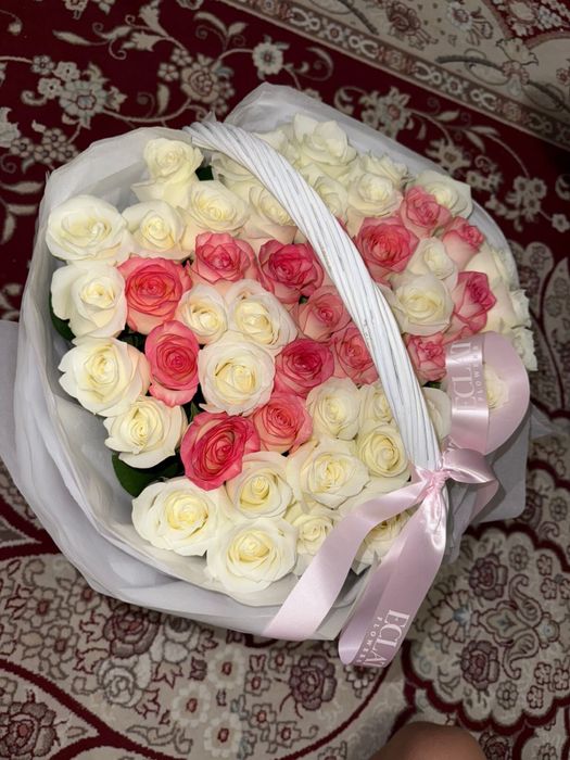 Корзина роза 51 штук "B" буква