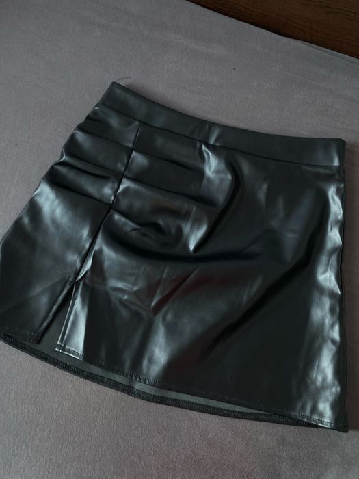 Пола от изкуствена кожа