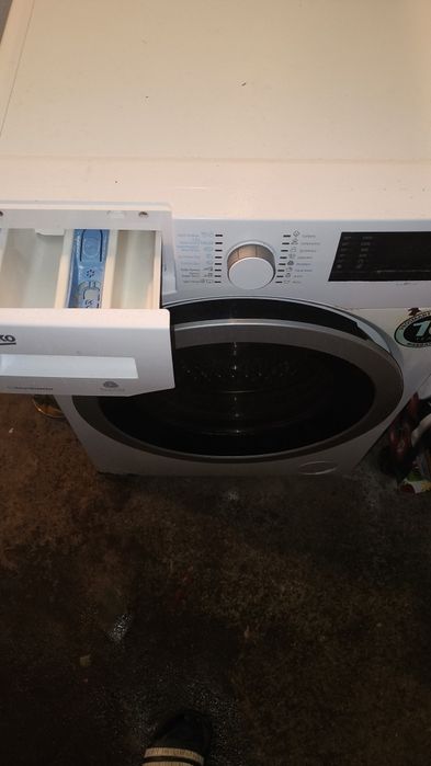 Masina de spalat rufe cu uscator Beko HTV8733XS0,display-ul  cu eroare