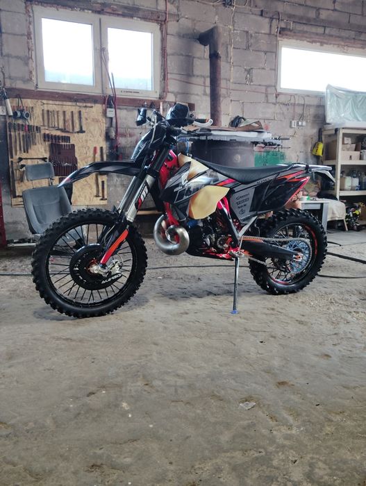 Vând ktm exc 250 six days