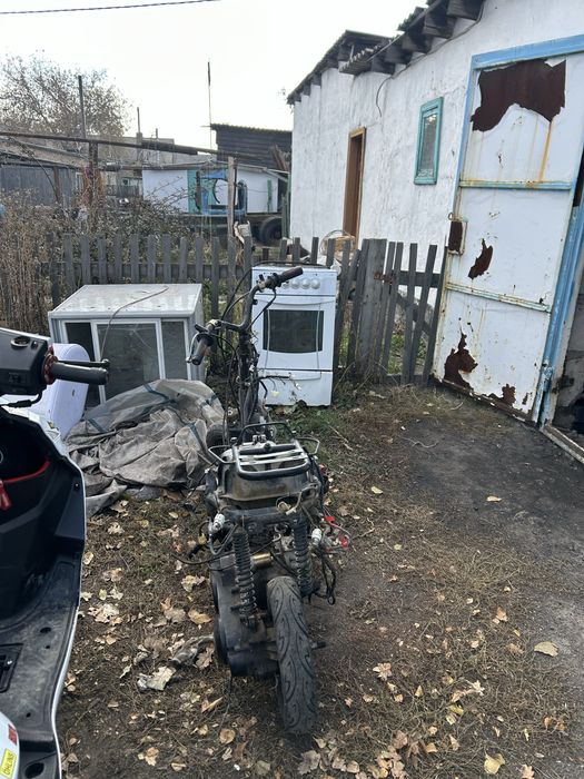 Продам скутер скелет 80 куб