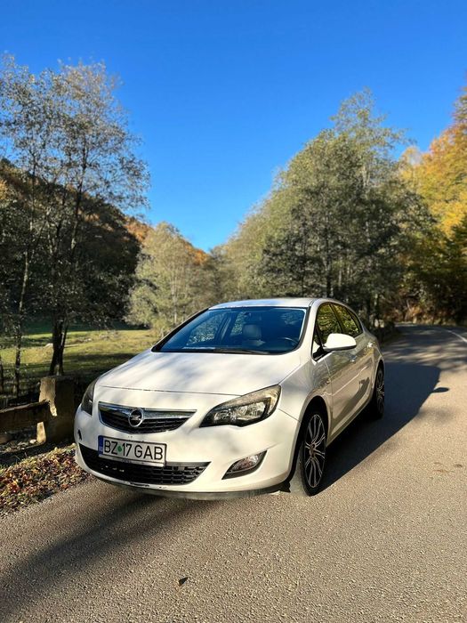 Opel Astra J 1.6 Benzină / 2009 / 105 CP / Preț bun