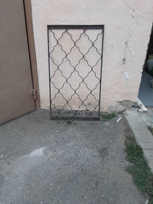 Продам решётки на окна и калитку