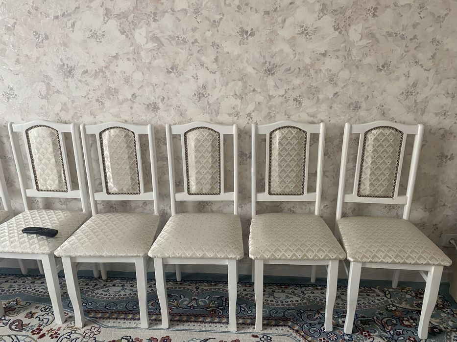 Продам новые стулья