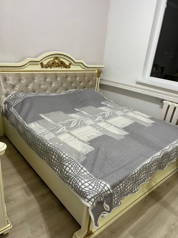 Продается спальный гарнитур
