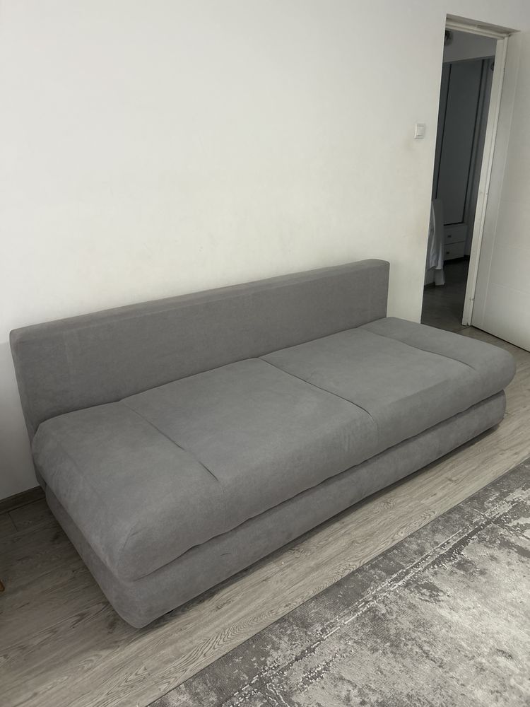 Canapea extensibila cu loc de depozitare