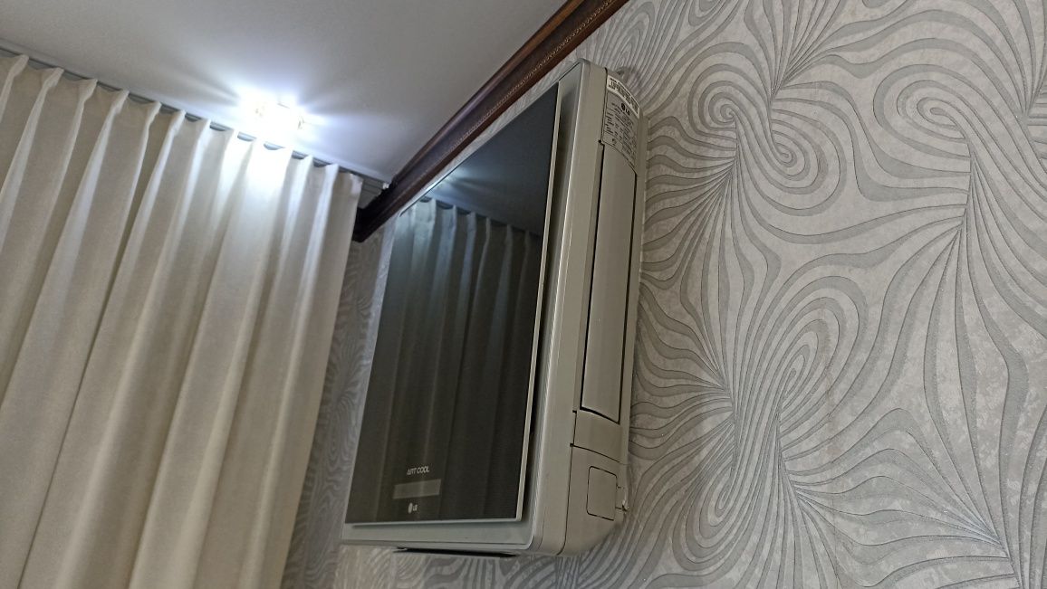 Продам сплит систему LG A12LHR(Торг)