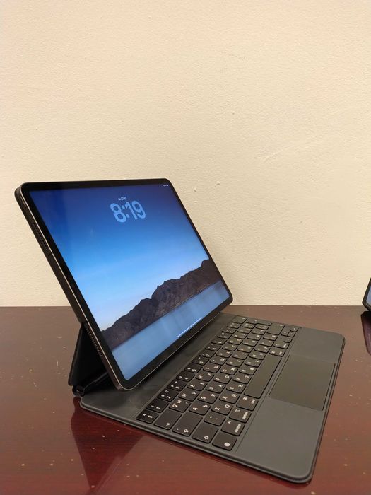 С гаранция Apple iPad Pro 5 12.9 2021 Cellular 256 GB+Magic Keyboard