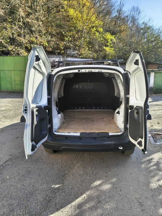 Vând Dacia Logan Van