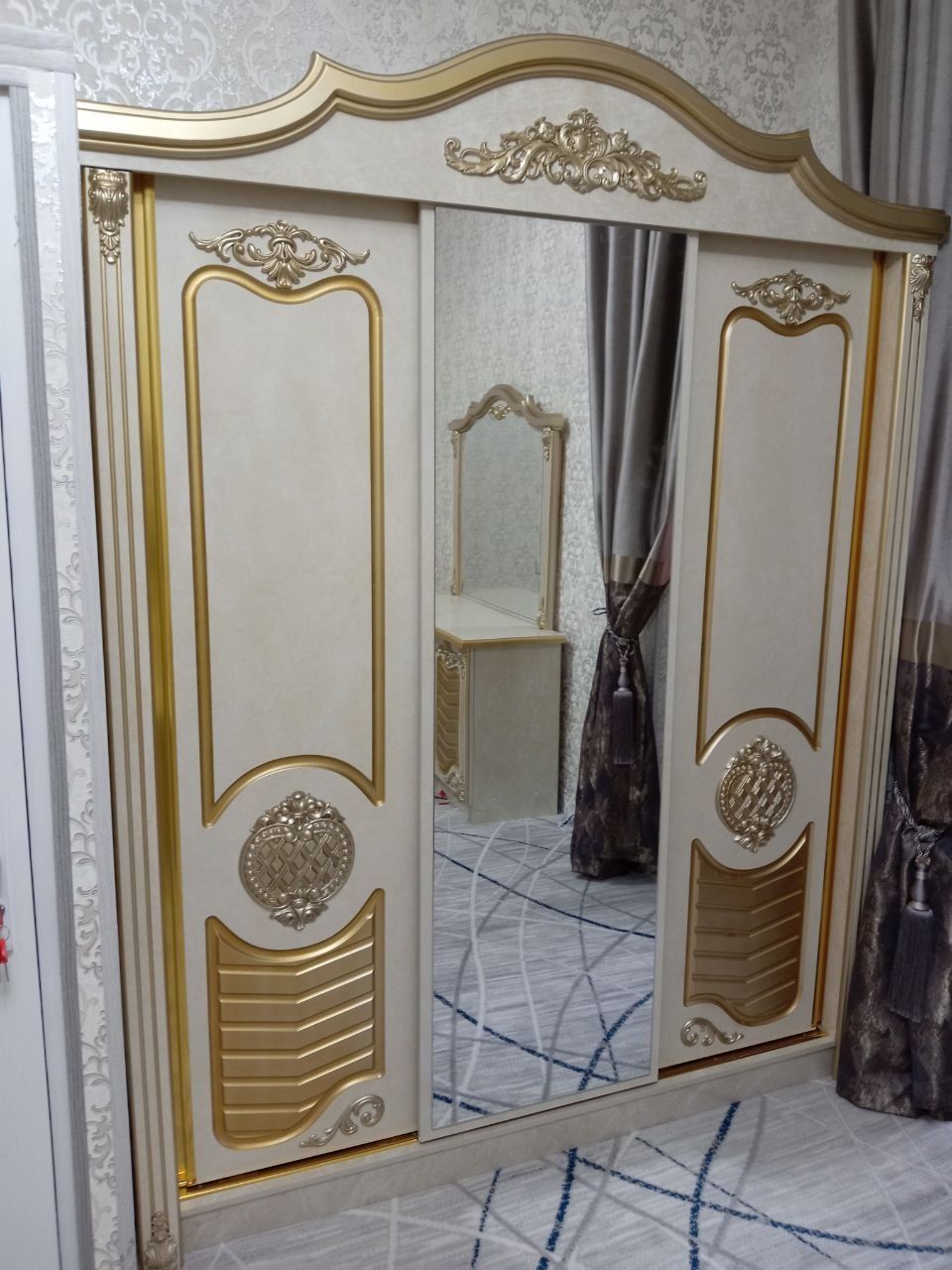 Spalni kamplekt tilla rang birinchi qol