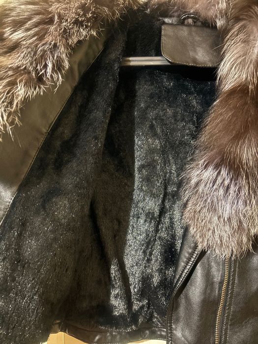 Дамско кожено  яке с естествен косъм.