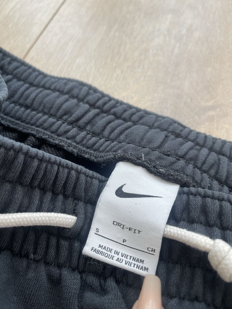 Nike черно долнище