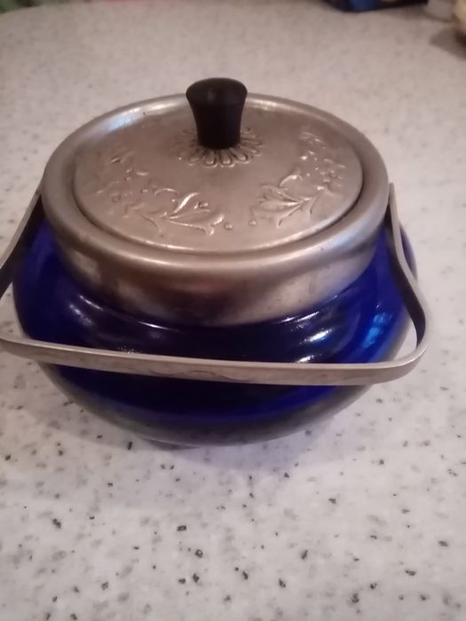 Сахарница производства СССР. Стол раздвижной.