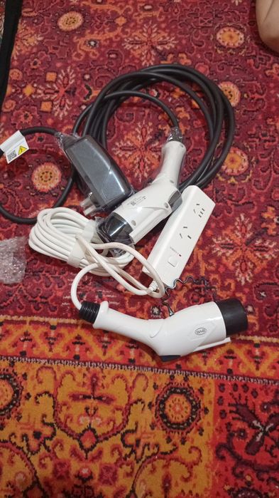 Moshina zaryadchigi sotiladi ishlatilmagan yangi