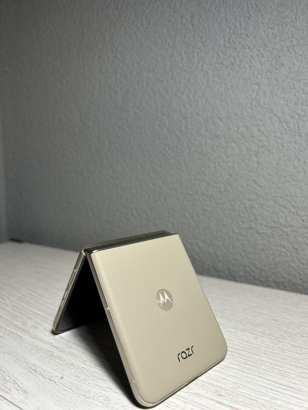 Сгъваем ТЕЛЕФОН MOTOROLA REZER 50/ 50% намаление