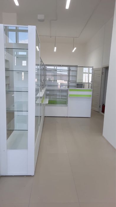 Продам готовые витрины. Аптечные витрины, мебель. Торговый зал.