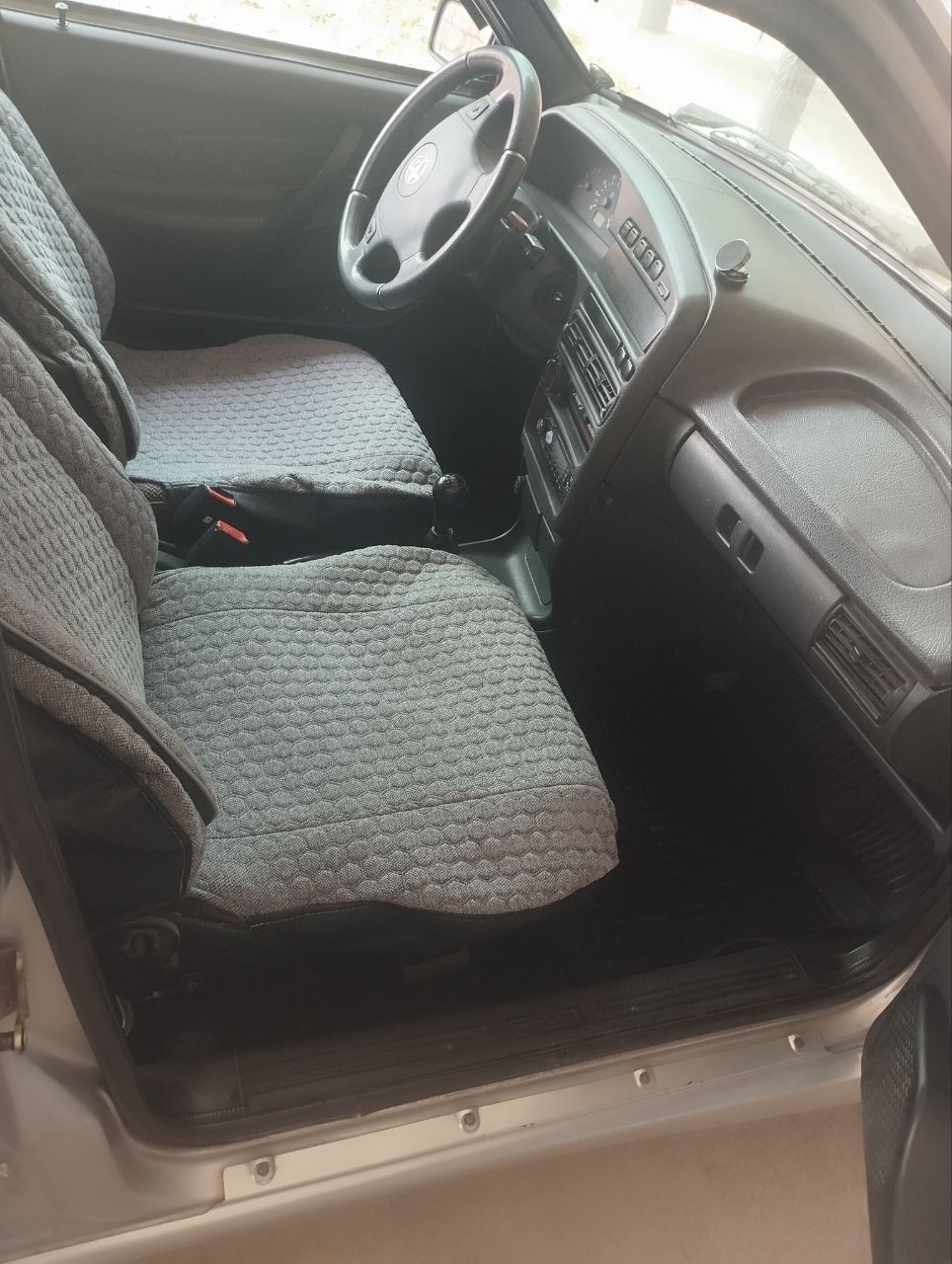 Lada samara sotiladi srochno 2005 yili probeg 140 min 2 qol moshina