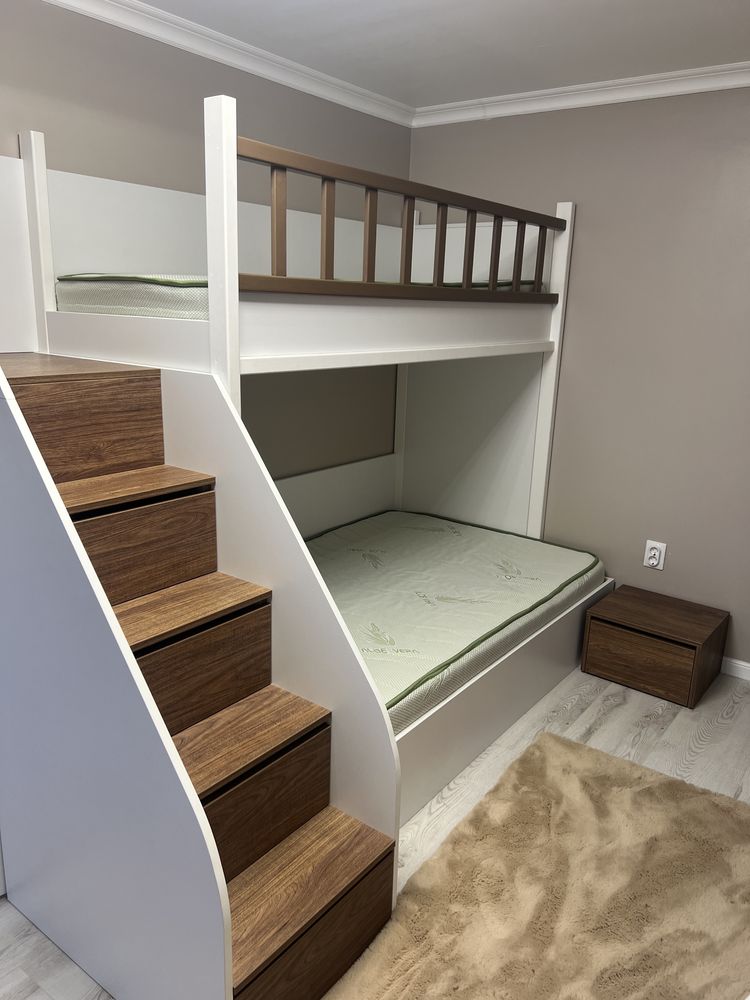 Pat suspendat +noptiera -mobilier compact perfect pentru spatii mici