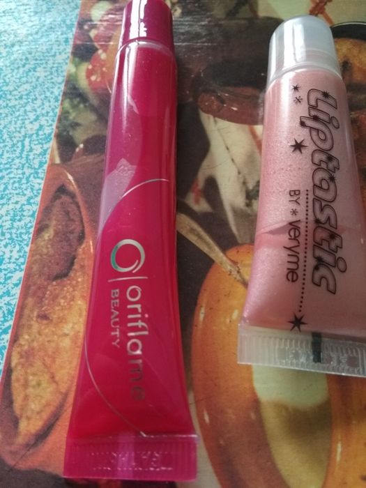 Отдам блеск для губ