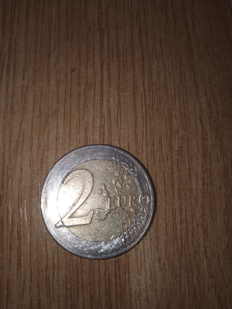 Vând monede de doi euro și de un euro pentru cei interesați aștept ofe
