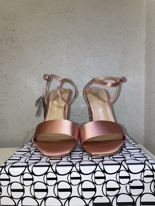 TATA ITALIA Високи токчета с блестящи кристали