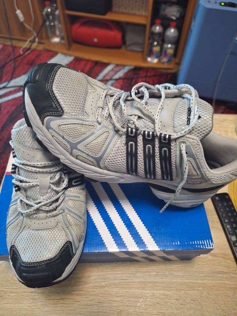 Adidasi Adidas Litestrike stare foarte bună