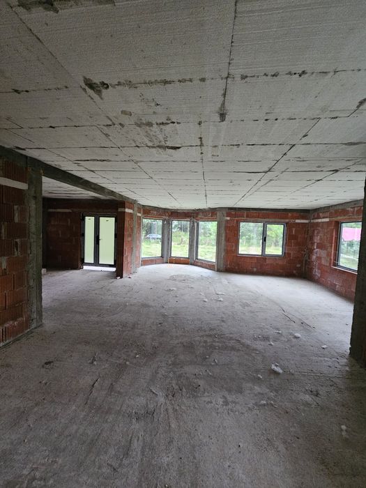 Casa nouă la roșu, 231mp, teren 1067mp, garaj