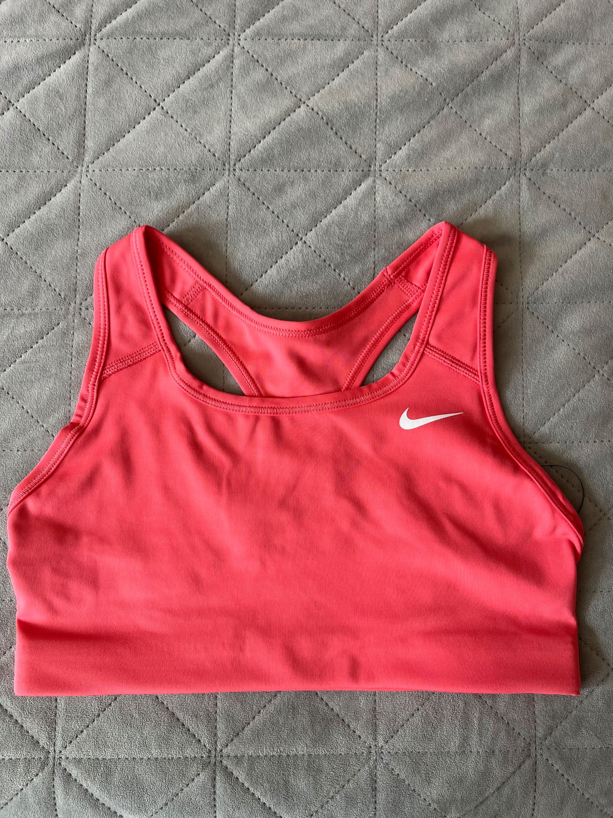 Бюстиета Nike,различни размери