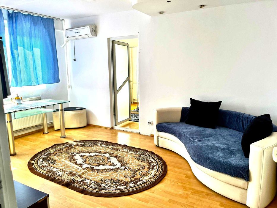 Apartament cu 2 camere, Micro 11, zona buna, spatios.