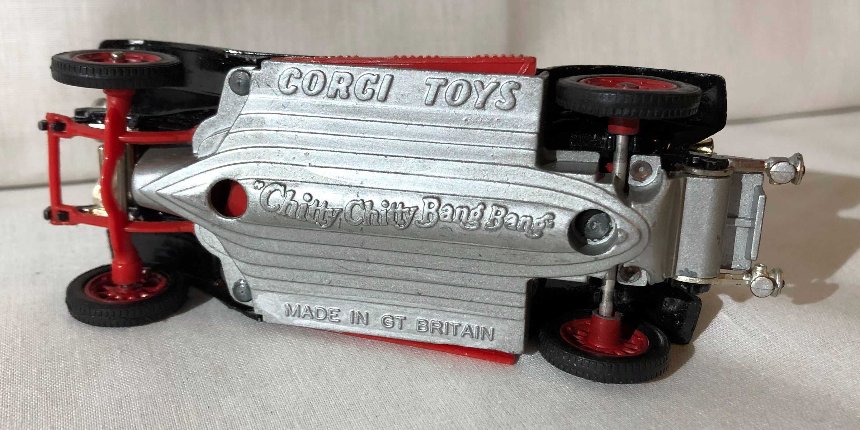 Macheta Corgi 266 Chitty Chitty Bang Bang Magical Car sc 1 45 anii 60