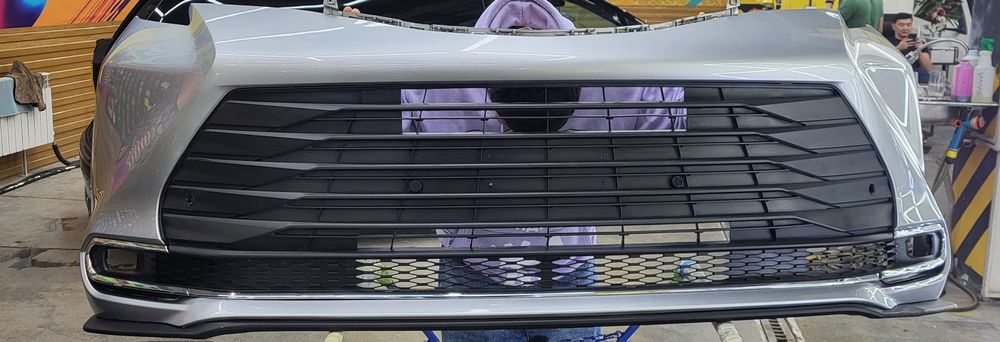 Продам передний бампер Тойоты Сиенны