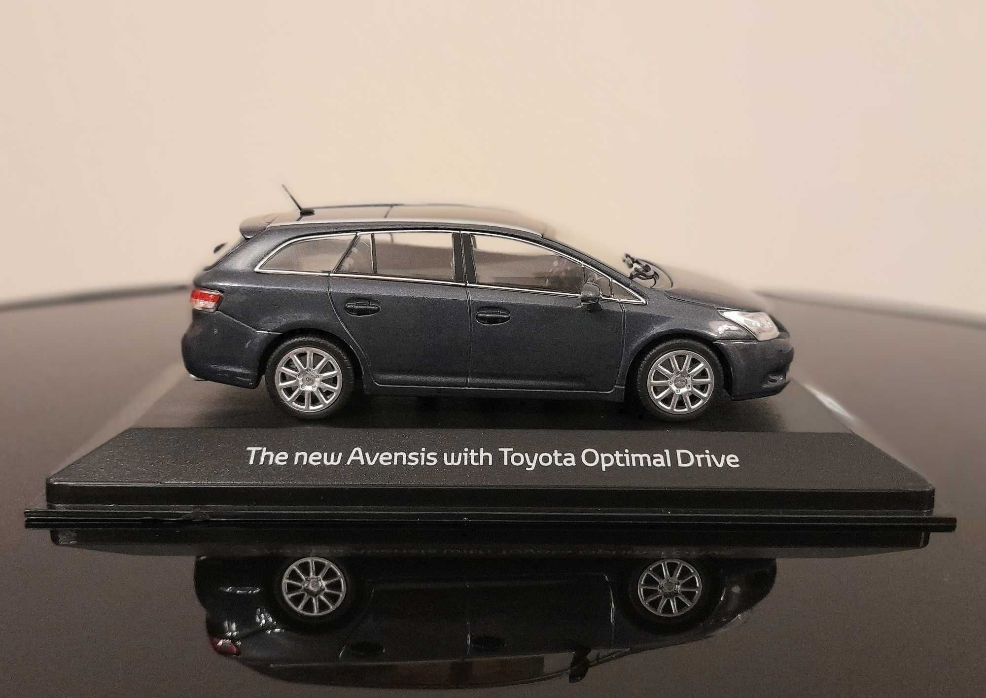 Toyota Avensis Estate 1:43 Minichamps