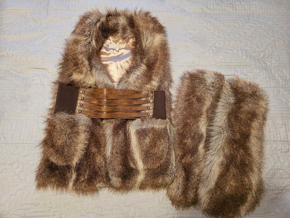 Комплект от пухкав елек и гети