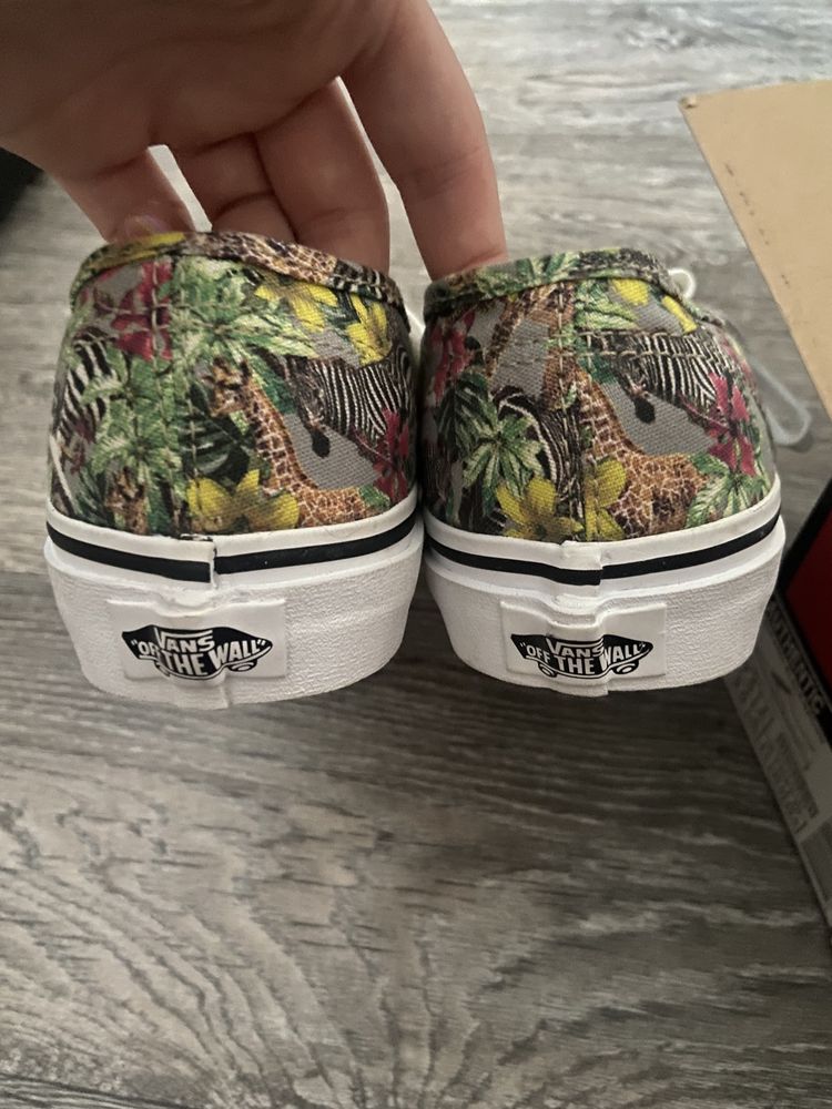 Обувки vans