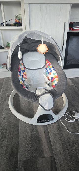 Vând balansoar bebelus cu muzica