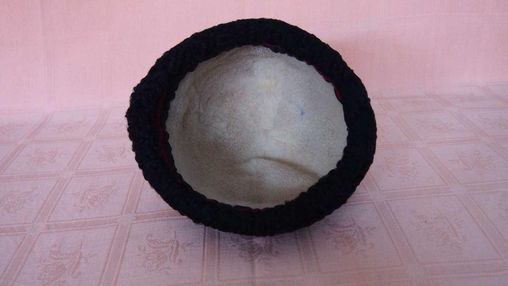 Caciula blana barbati