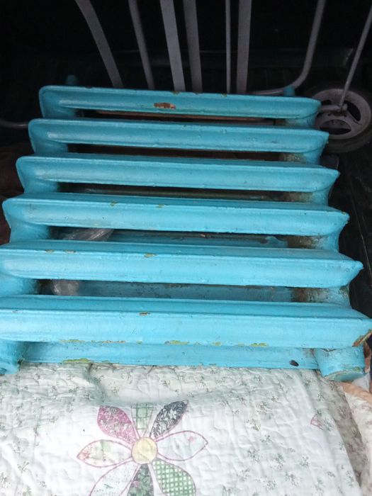 Батарея 6 секций одна с трещиной  500т секция